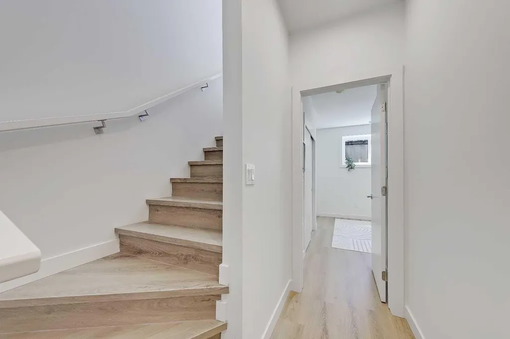 828 8 Avenue NE Calgary AB T2E 9E2
