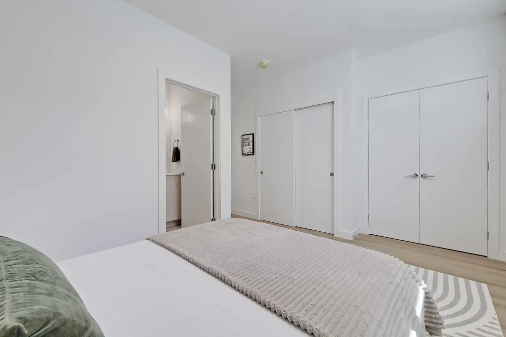 828 8 Avenue NE Calgary AB T2E 9E2