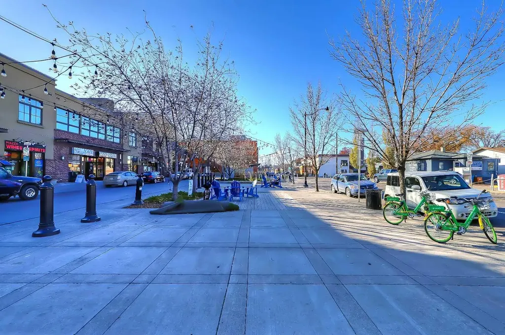 828 8 Avenue NE Calgary AB T2E 9E2