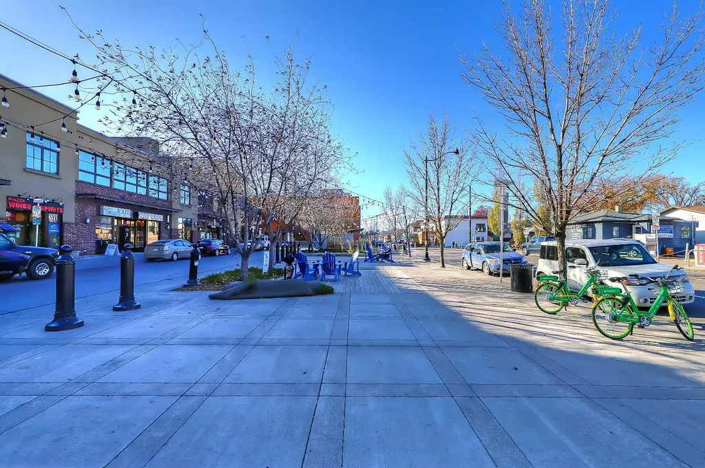 828 8 Avenue NE Calgary AB T2E 9E2