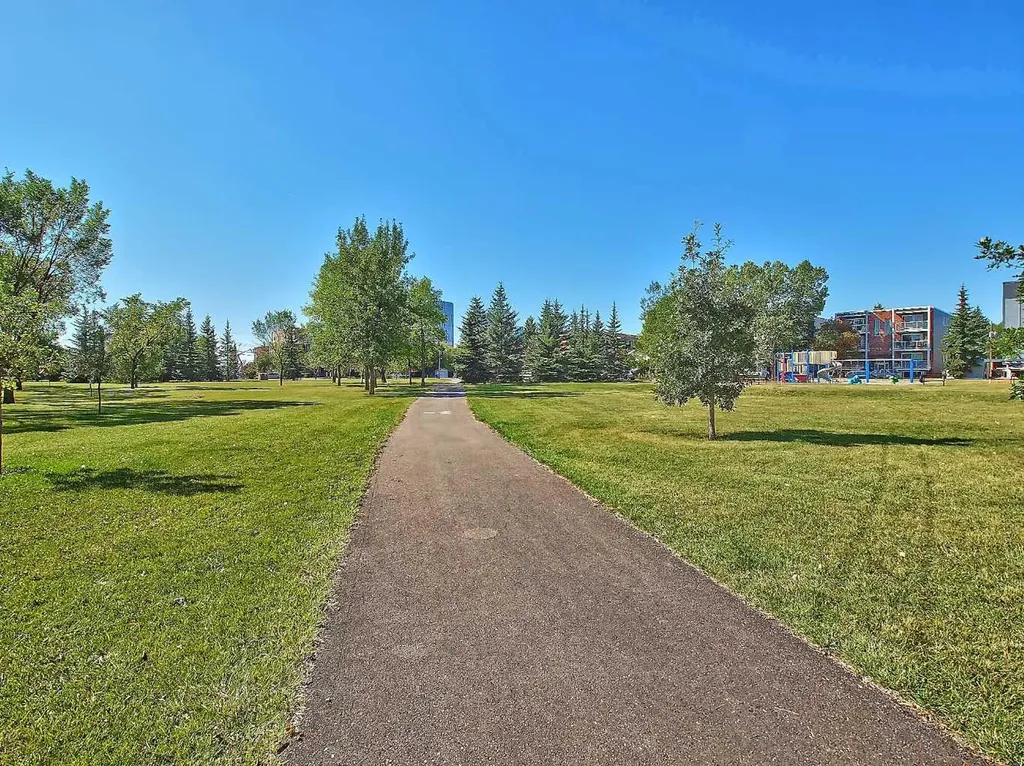 828 8 Avenue NE Calgary AB T2E 9E2