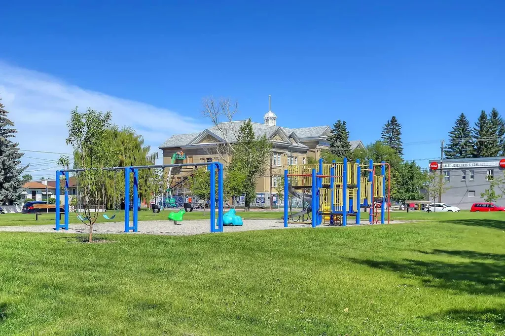 828 8 Avenue NE Calgary AB T2E 9E2