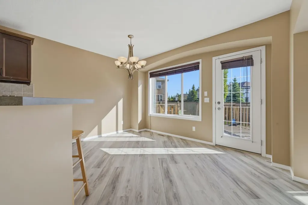 4 Everglen Grove SW Calgary AB T2Y4z3