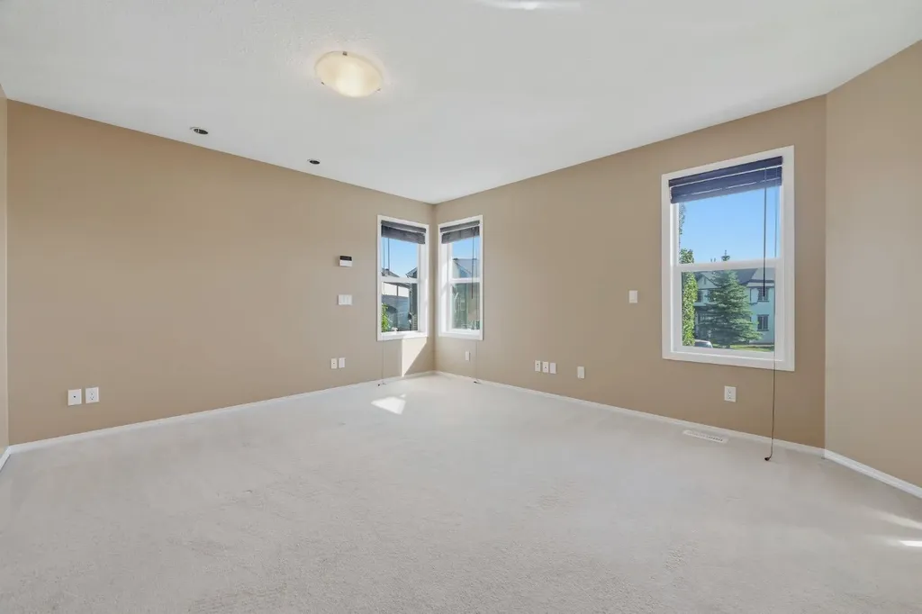 4 Everglen Grove SW Calgary AB T2Y4z3