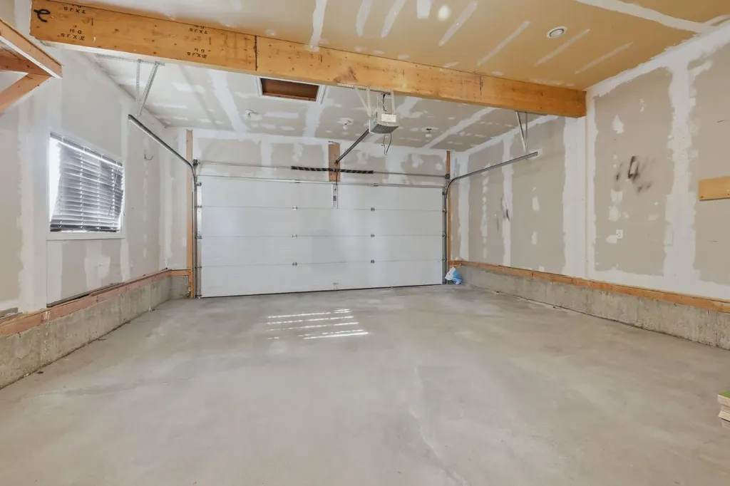 4 Everglen Grove SW Calgary AB T2Y4z3
