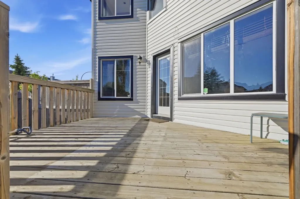 4 Everglen Grove SW Calgary AB T2Y4z3