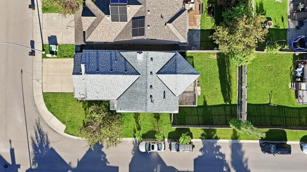 4 Everglen Grove SW Calgary AB T2Y4z3