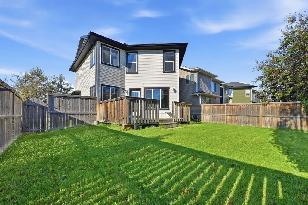 4 Everglen Grove SW Calgary AB T2Y4z3