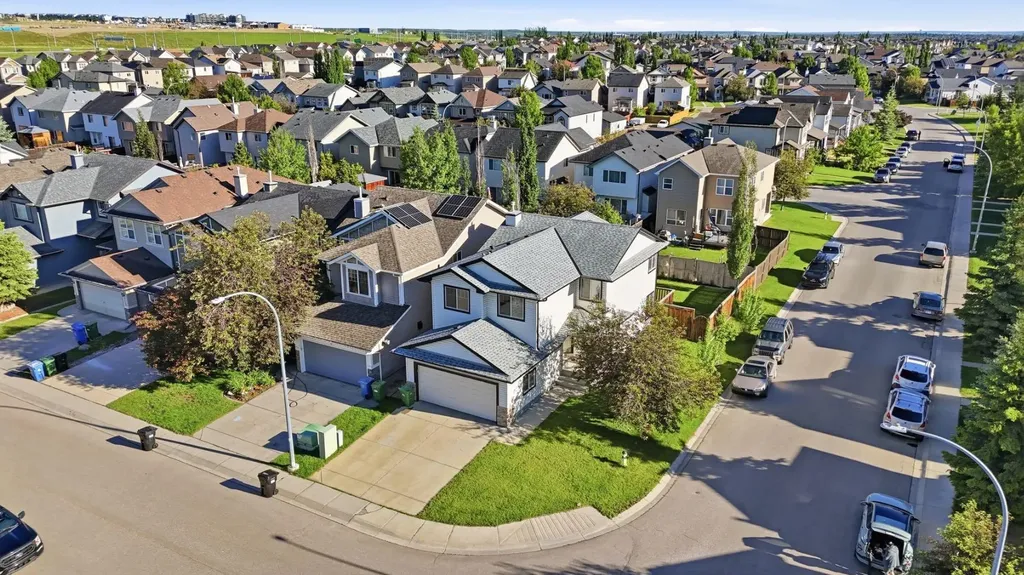 4 Everglen Grove SW Calgary AB T2Y4z3