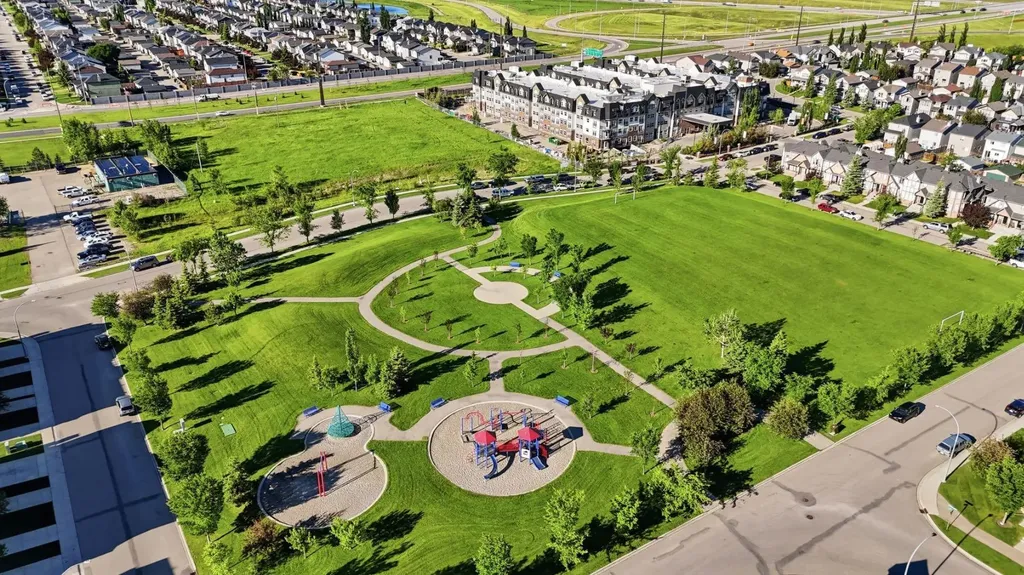 4 Everglen Grove SW Calgary AB T2Y4z3