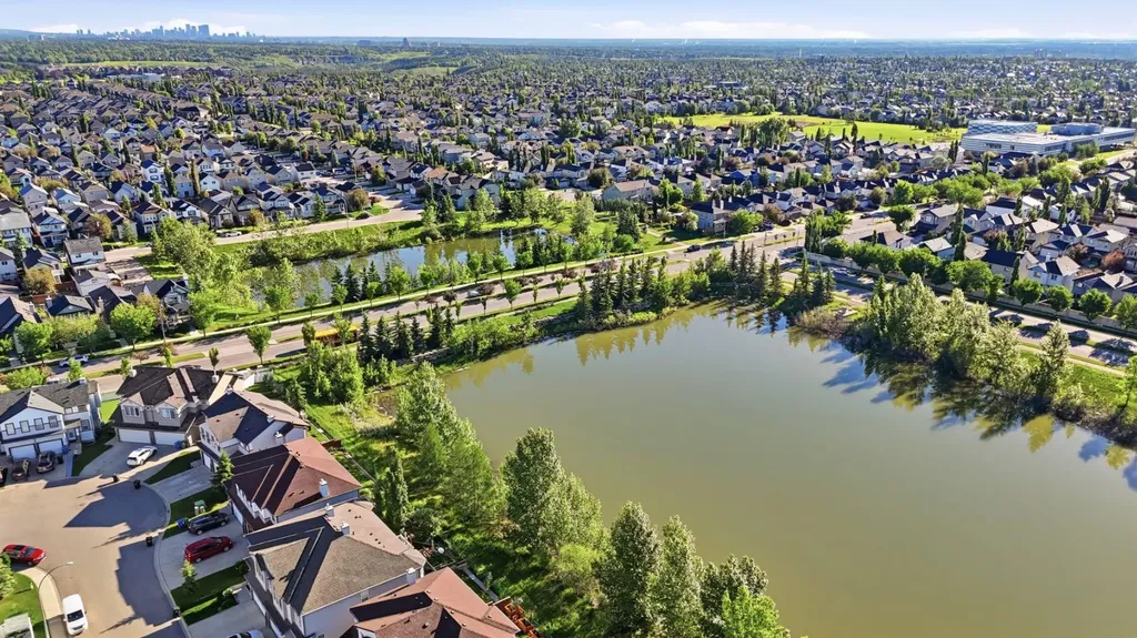 4 Everglen Grove SW Calgary AB T2Y4z3