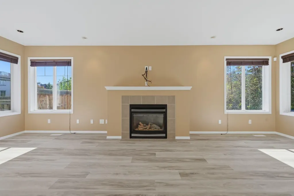 4 Everglen Grove SW Calgary AB T2Y4z3