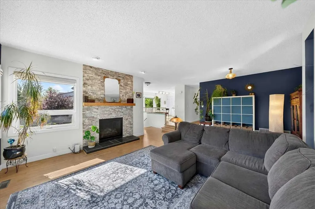 656 Ranchridge Court NW Calgary AB T3G 1W9