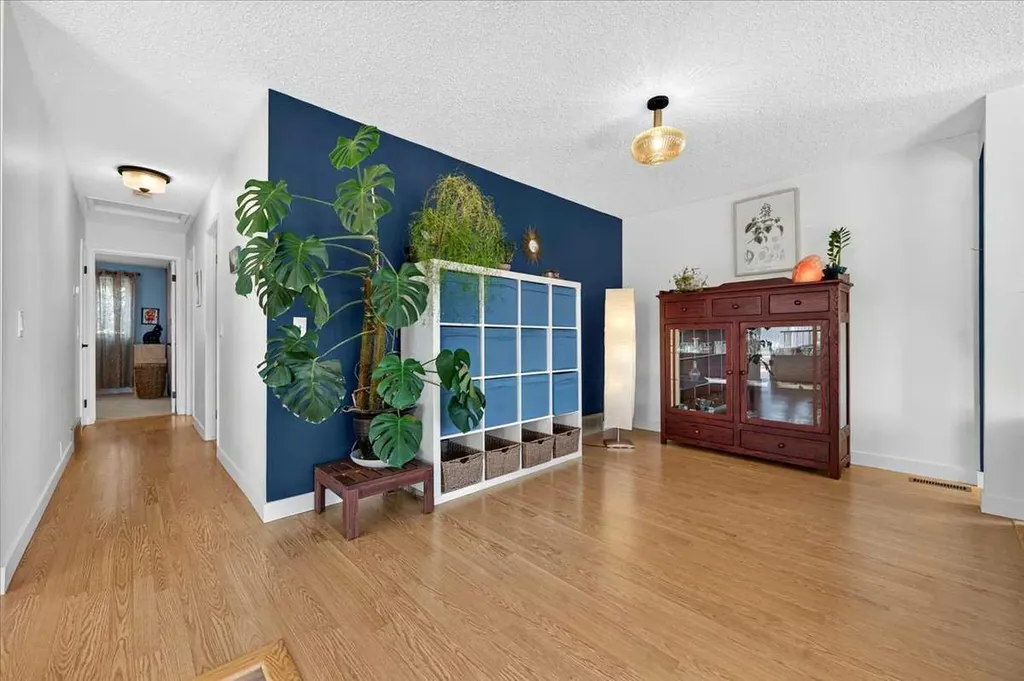 656 Ranchridge Court NW Calgary AB T3G 1W9