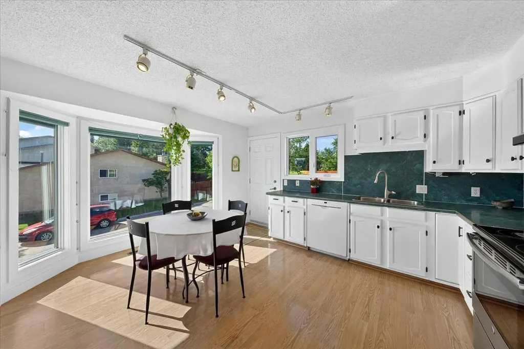 656 Ranchridge Court NW Calgary AB T3G 1W9