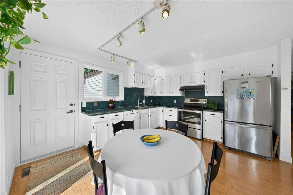 656 Ranchridge Court NW Calgary AB T3G 1W9
