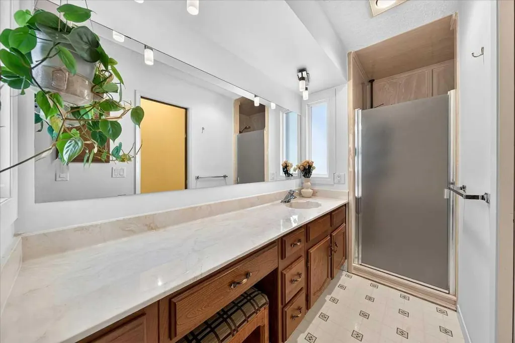 656 Ranchridge Court NW Calgary AB T3G 1W9