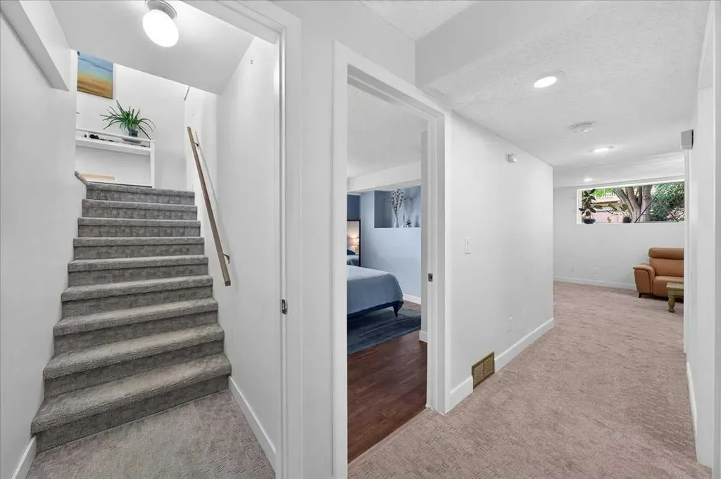 656 Ranchridge Court NW Calgary AB T3G 1W9