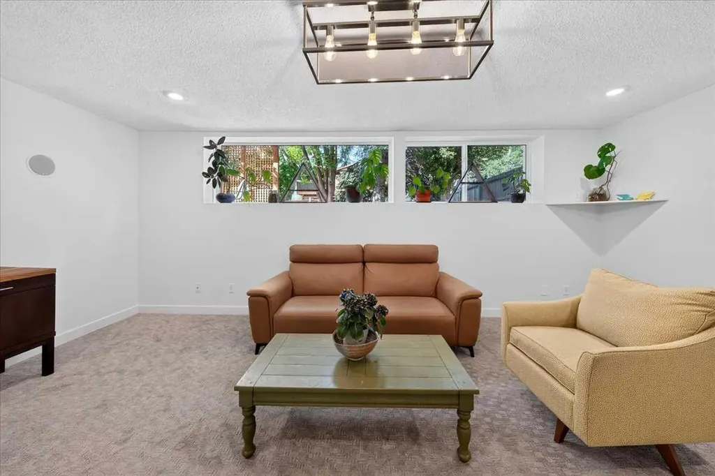 656 Ranchridge Court NW Calgary AB T3G 1W9