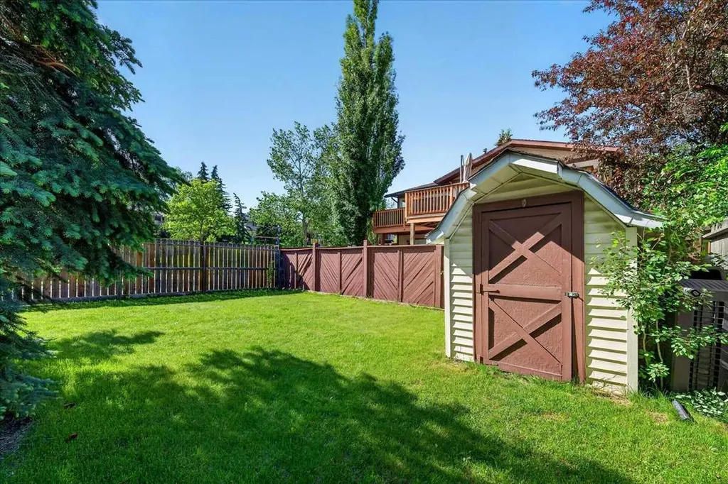 656 Ranchridge Court NW Calgary AB T3G 1W9