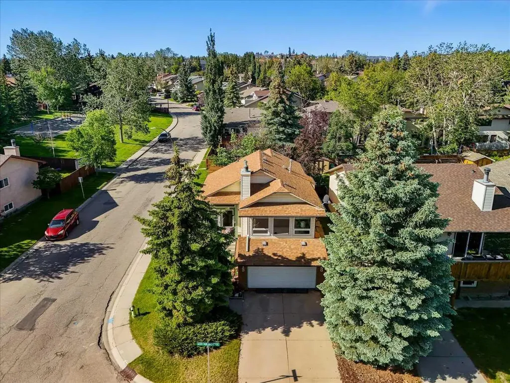656 Ranchridge Court NW Calgary AB T3G 1W9