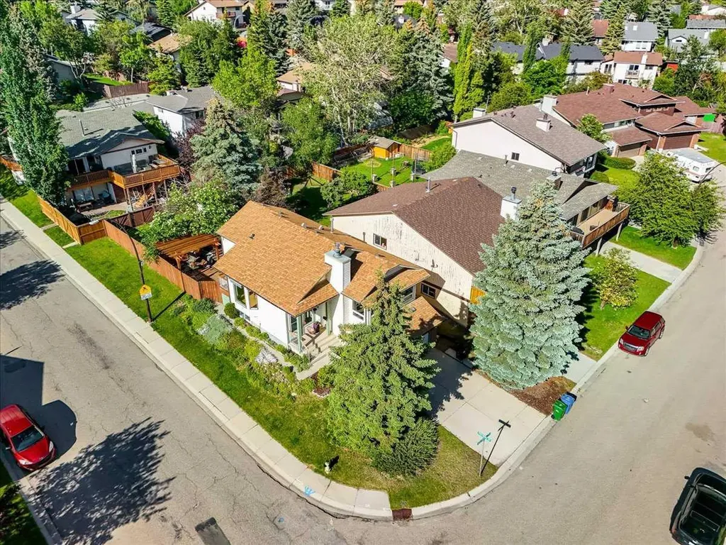 656 Ranchridge Court NW Calgary AB T3G 1W9