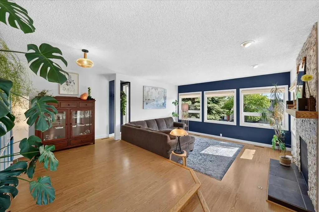 656 Ranchridge Court NW Calgary AB T3G 1W9