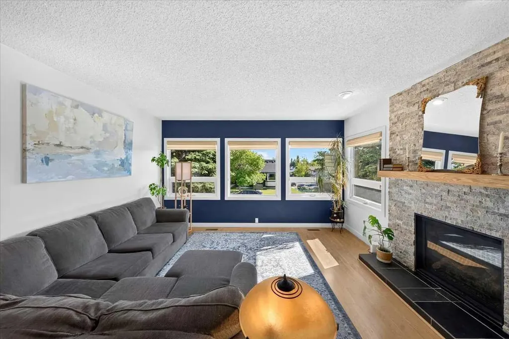 656 Ranchridge Court NW Calgary AB T3G 1W9