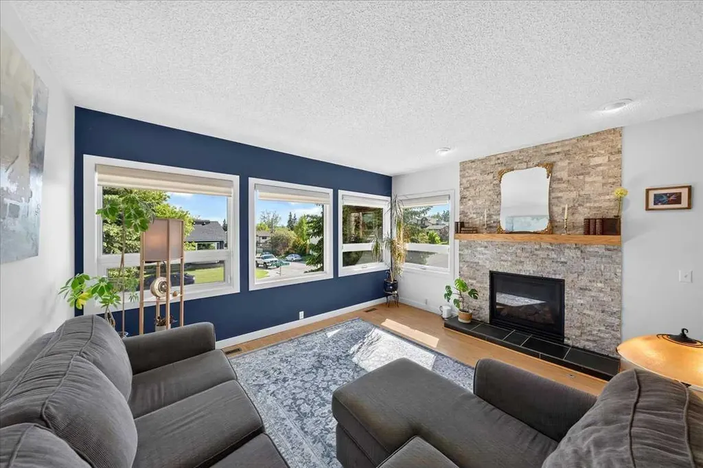 656 Ranchridge Court NW Calgary AB T3G 1W9