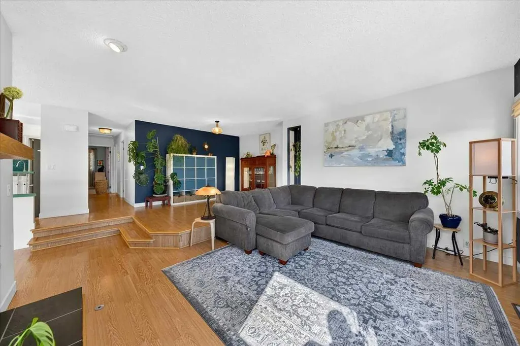 656 Ranchridge Court NW Calgary AB T3G 1W9