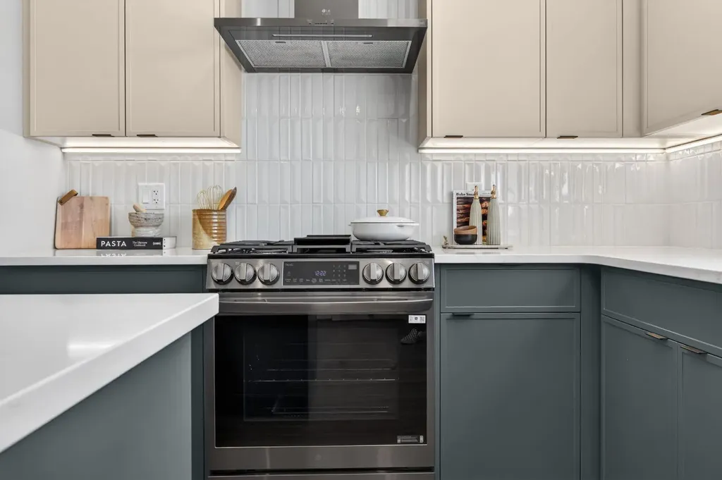 30 Creekside Villas SW Calgary AB T1T1Z1