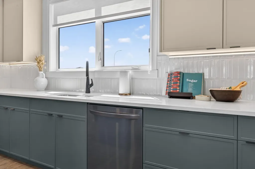 30 Creekside Villas SW Calgary AB T1T1Z1