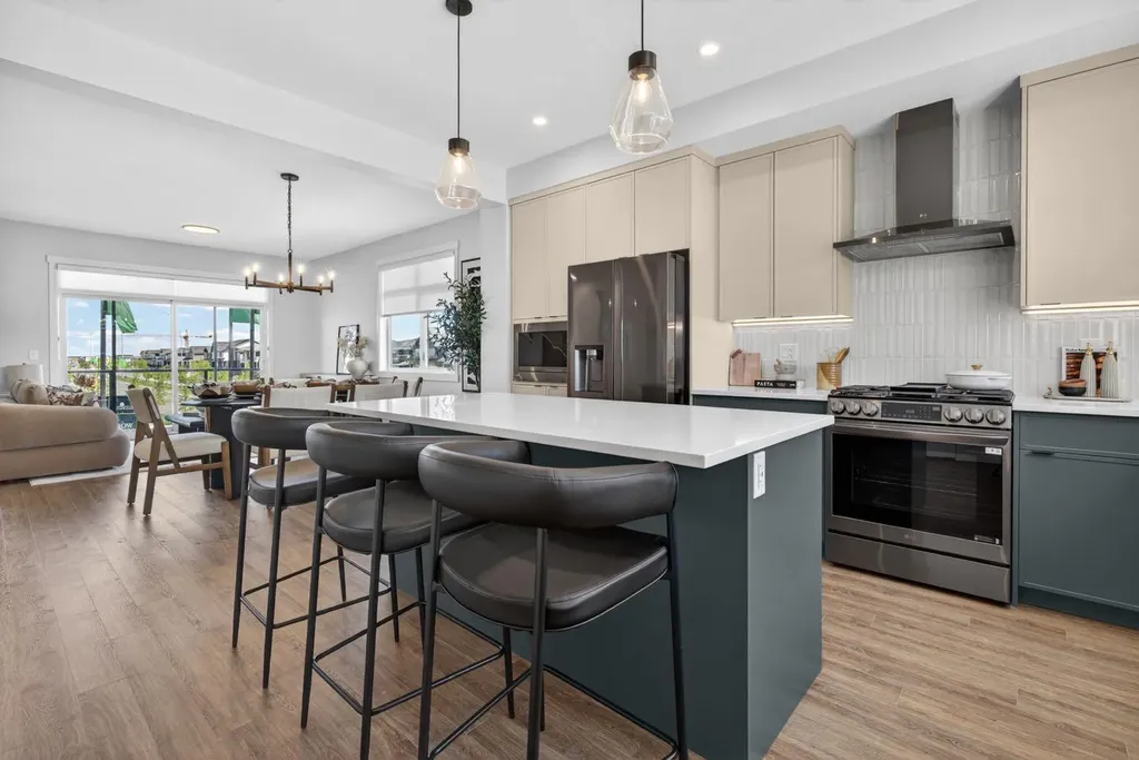 30 Creekside Villas SW Calgary AB T1T1Z1