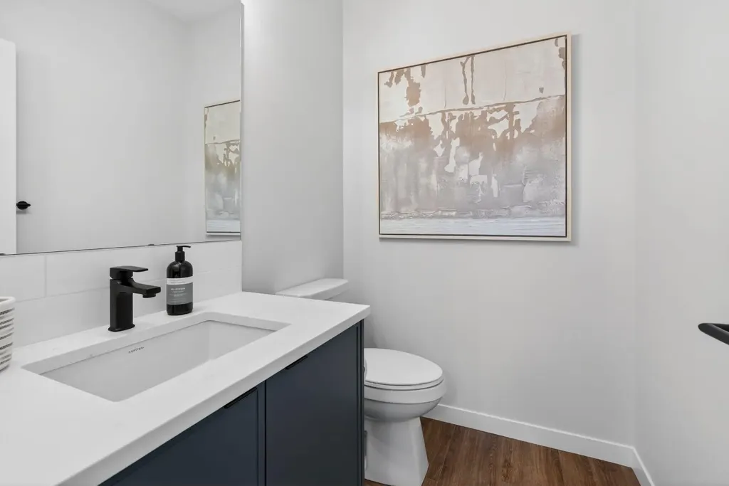 30 Creekside Villas SW Calgary AB T1T1Z1
