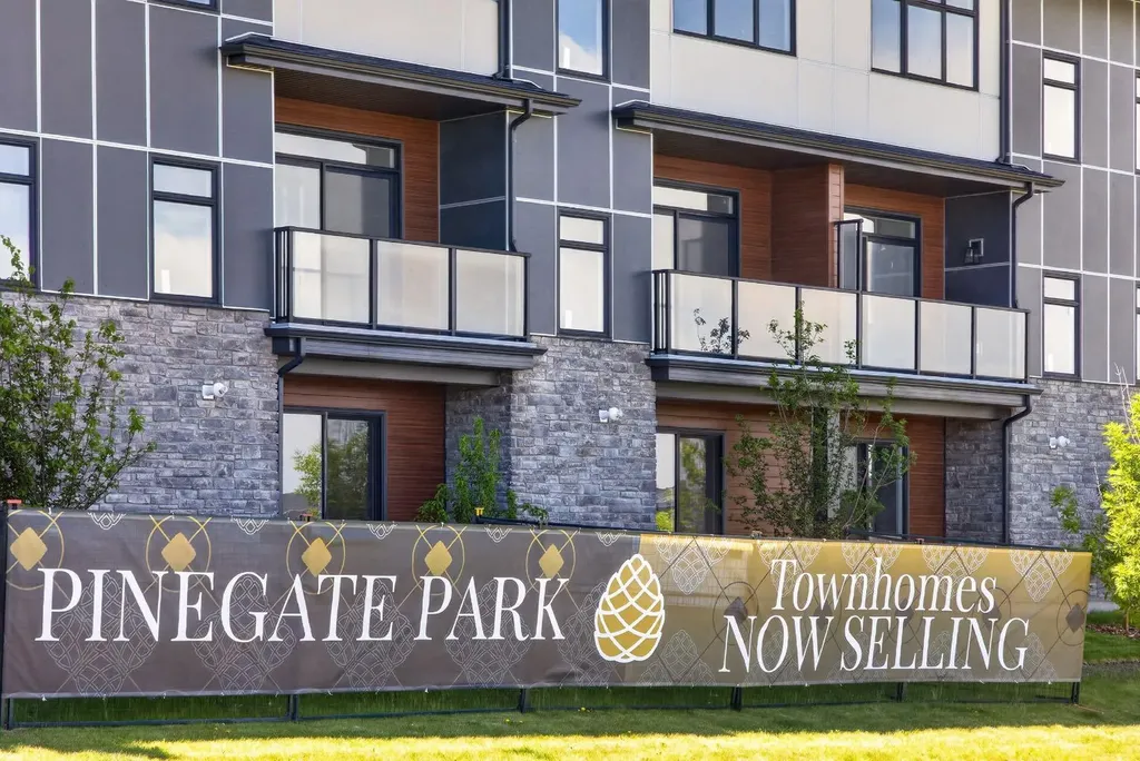30 Creekside Villas SW Calgary AB T1T1Z1