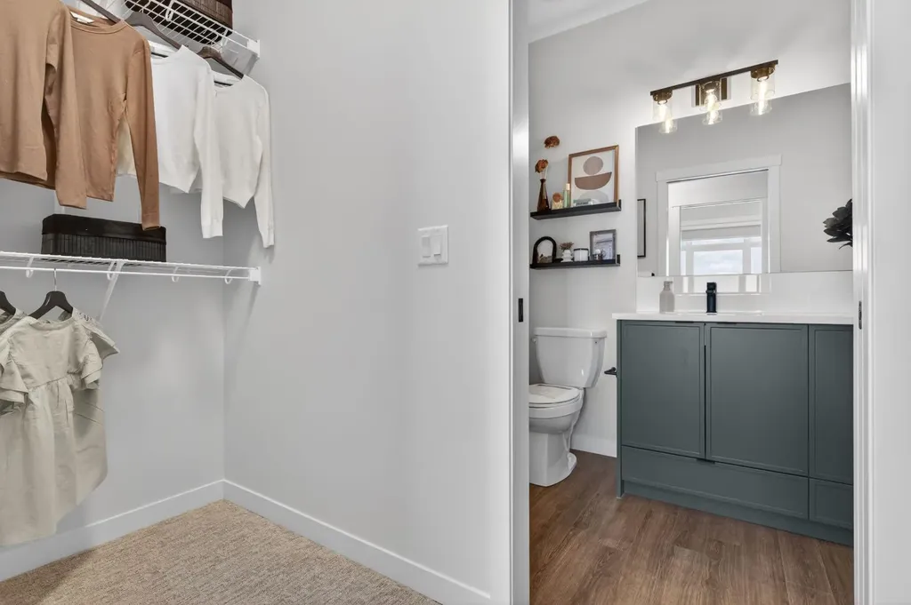 30 Creekside Villas SW Calgary AB T1T1Z1