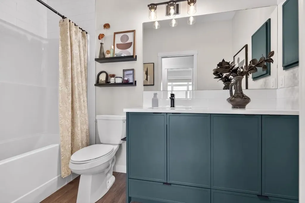 30 Creekside Villas SW Calgary AB T1T1Z1