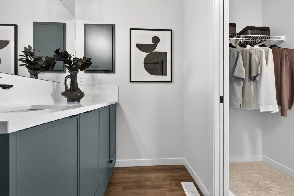 30 Creekside Villas SW Calgary AB T1T1Z1