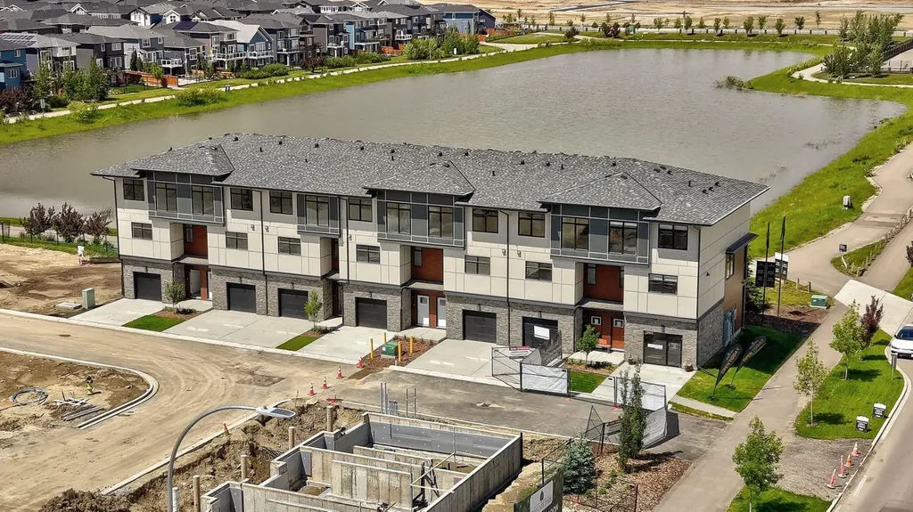 30 Creekside Villas SW Calgary AB T1T1Z1