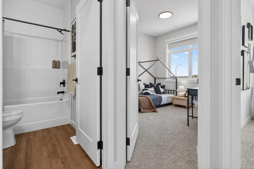 30 Creekside Villas SW Calgary AB T1T1Z1