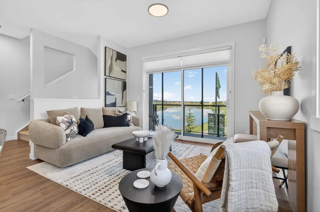 30 Creekside Villas SW Calgary AB T1T1Z1