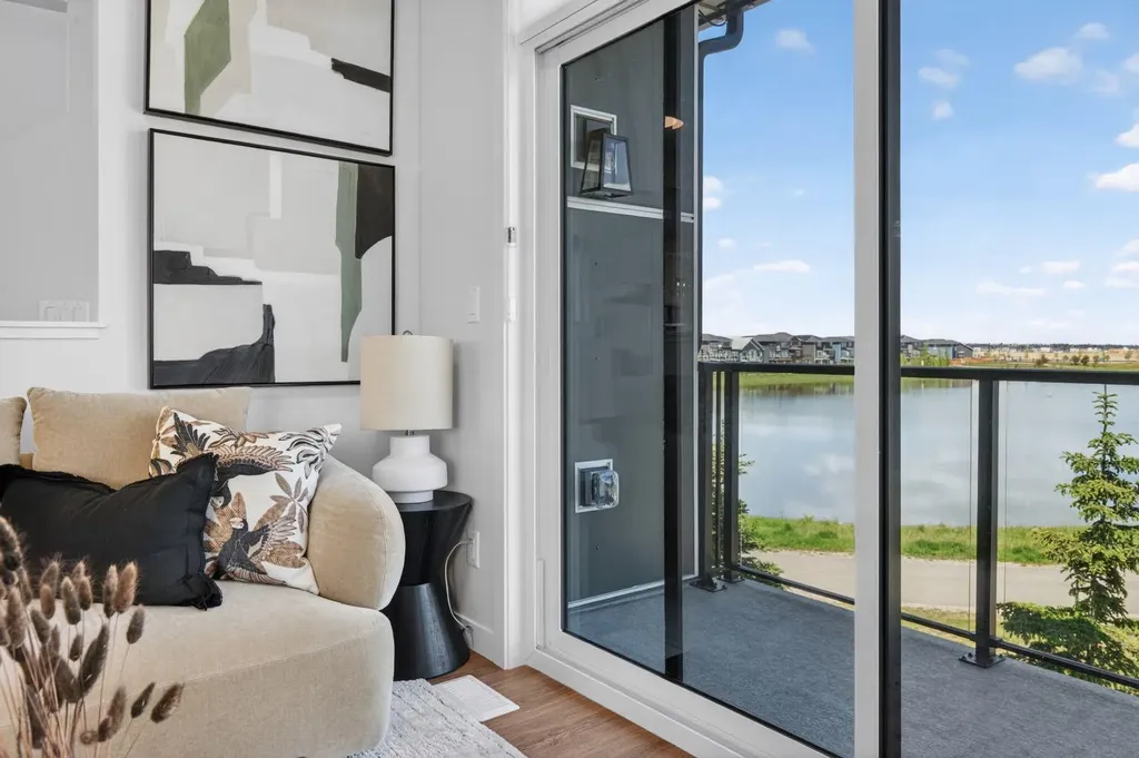 30 Creekside Villas SW Calgary AB T1T1Z1