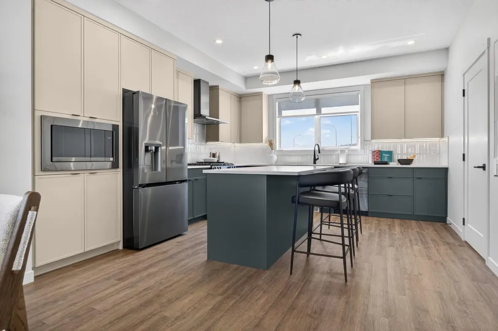 30 Creekside Villas SW Calgary AB T1T1Z1