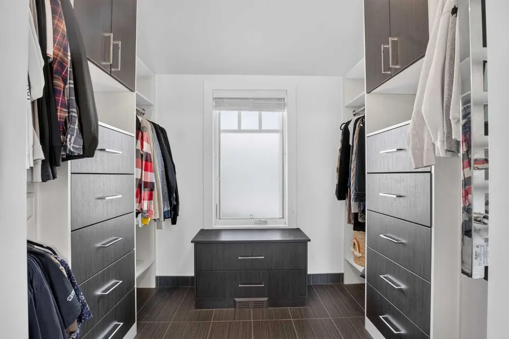 29 Meadow Pointe Drive Heritage Pointe AB T1S 3M8