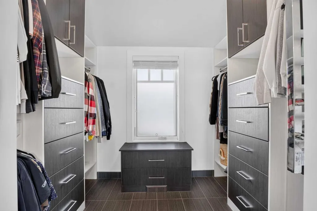 29 Meadow Pointe Drive Heritage Pointe AB T1S 3M8