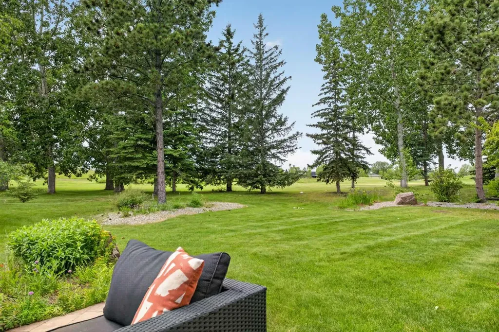 29 Meadow Pointe Drive Heritage Pointe AB T1S 3M8