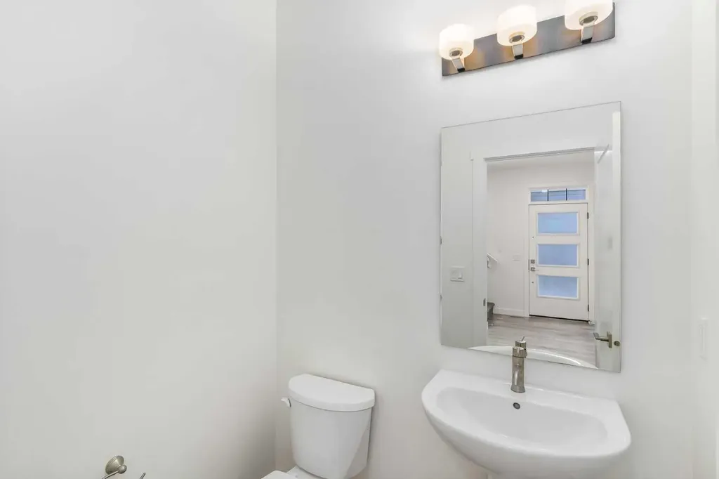 135 Legacy Glen Parade SE Calgary AB T2X 4T3