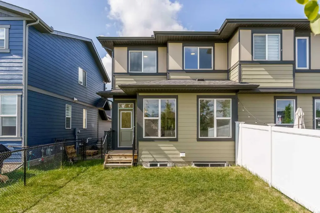 135 Legacy Glen Parade SE Calgary AB T2X 4T3