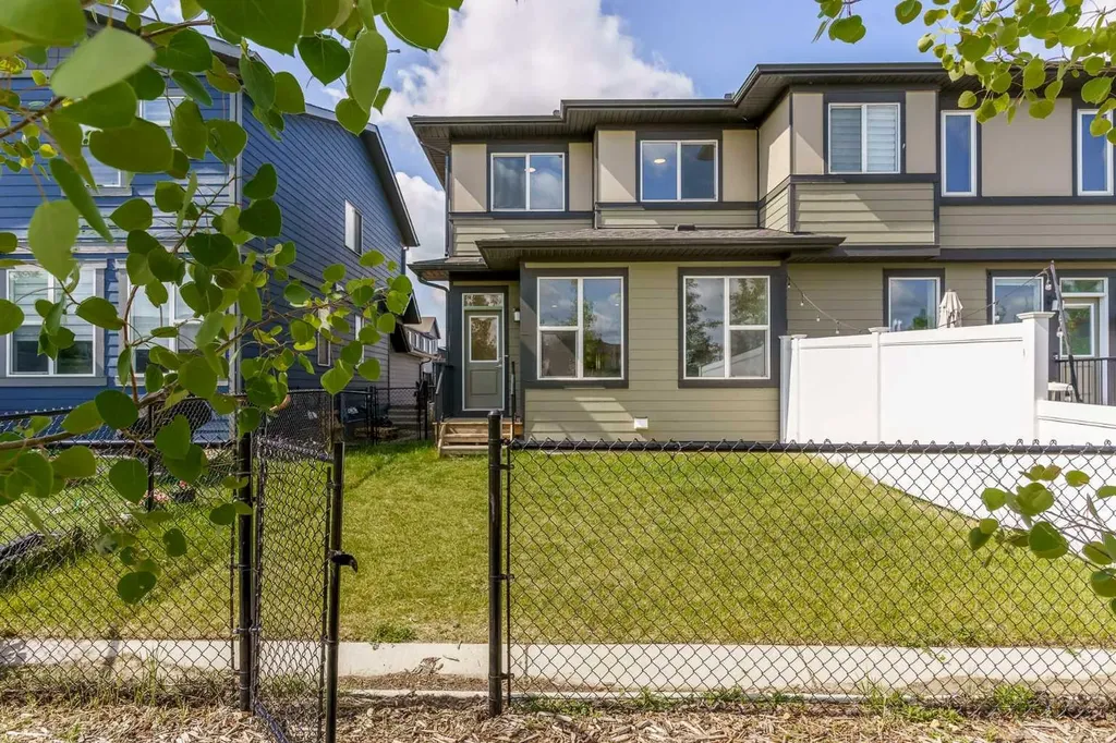 135 Legacy Glen Parade SE Calgary AB T2X 4T3