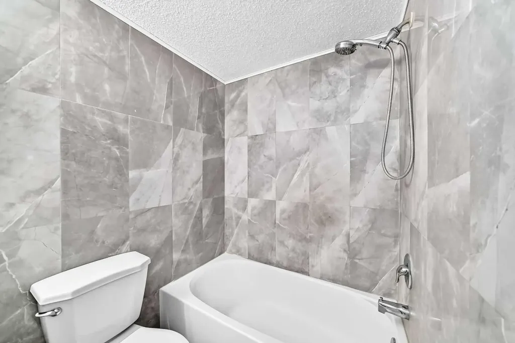 6224 17 Avenue SE Calgary AB T2A 7X8